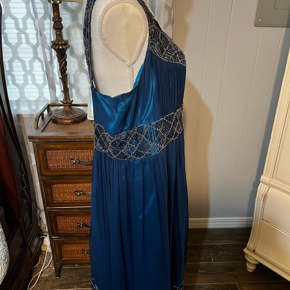 Adrianna Papel plus evening cocktail dress - Picture 4 of 5